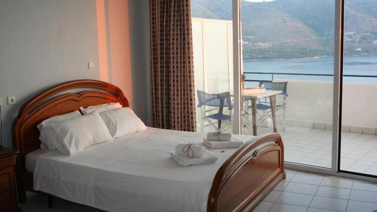 Revis Station Plataria Hotel Екстериор снимка