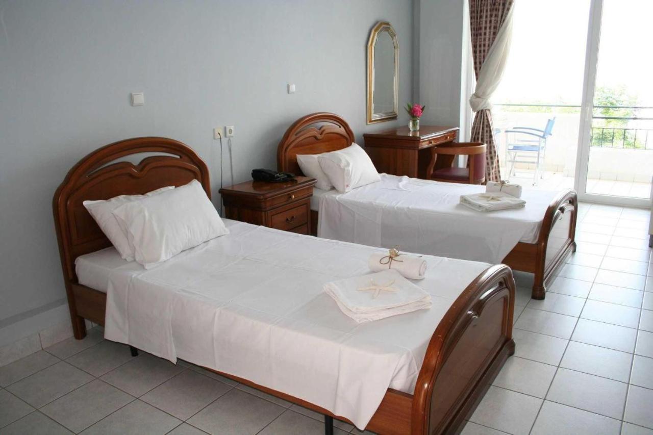 Revis Station Plataria Hotel Екстериор снимка