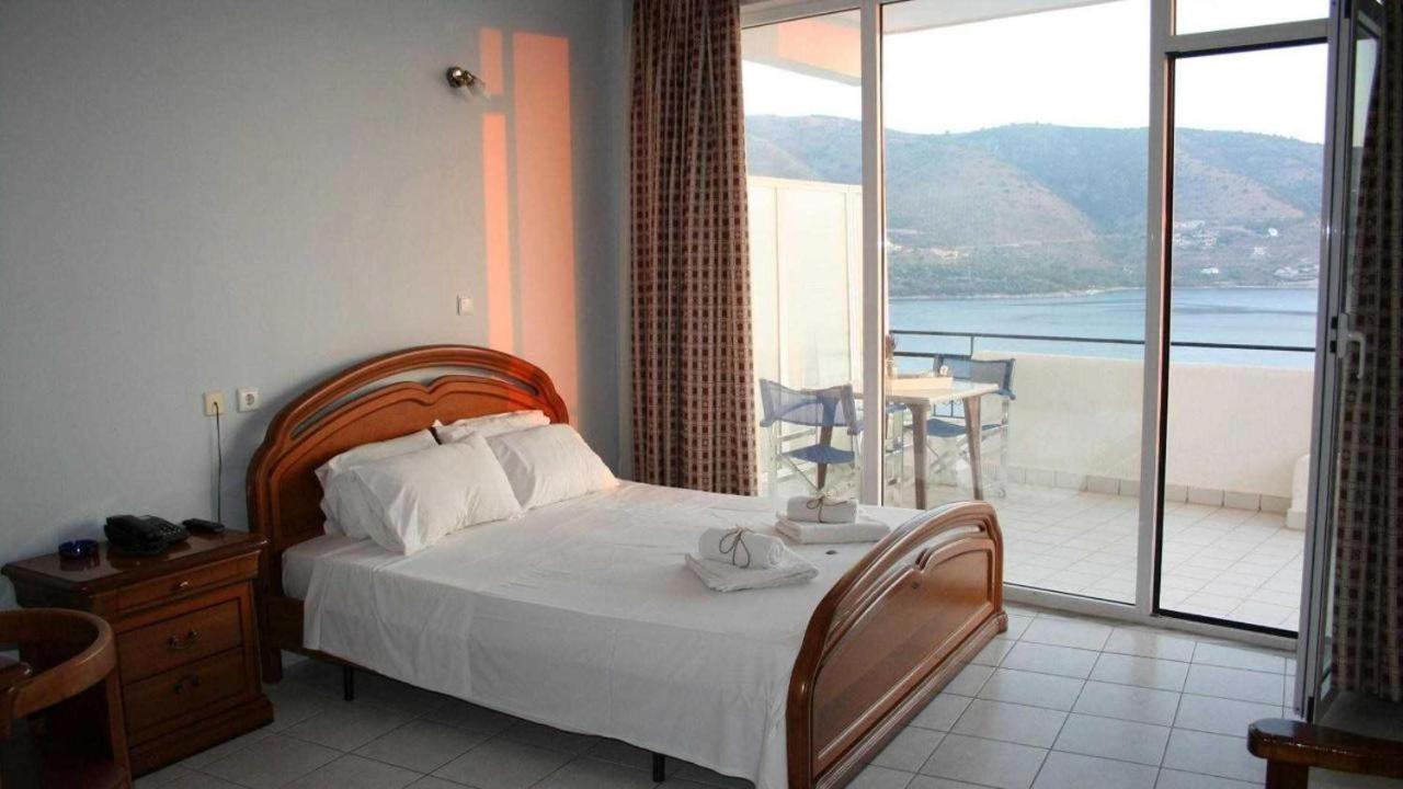 Revis Station Plataria Hotel Екстериор снимка