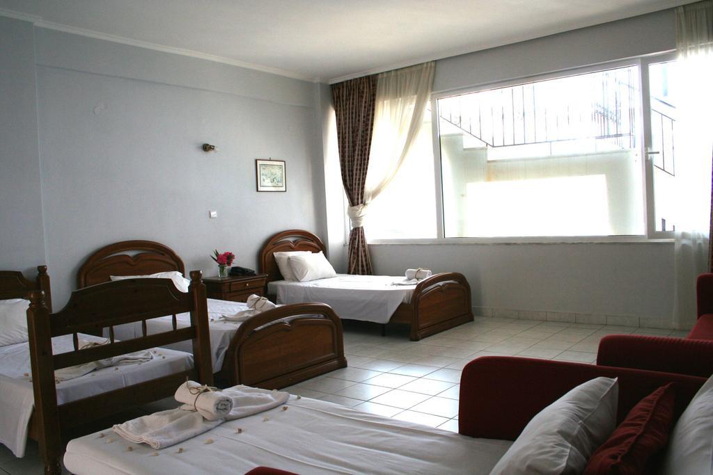 Revis Station Plataria Hotel Екстериор снимка