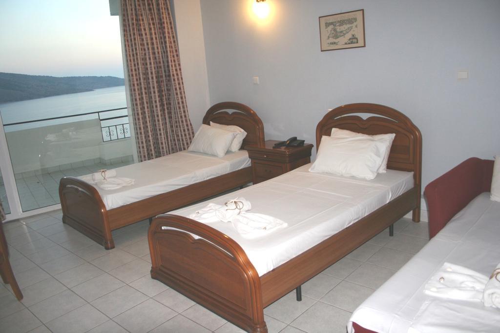 Revis Station Plataria Hotel Екстериор снимка