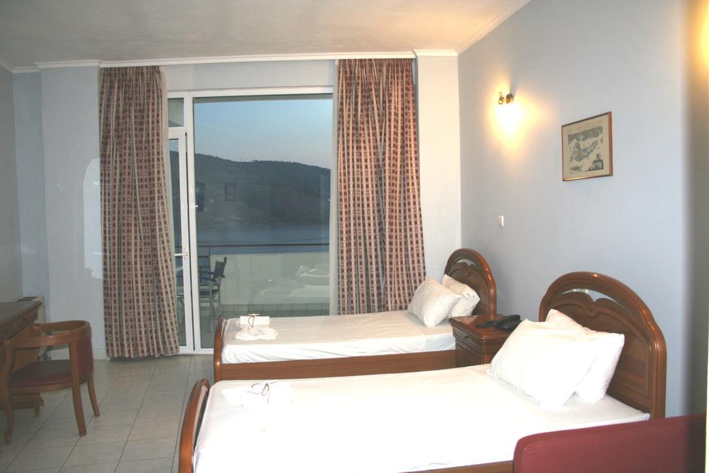 Revis Station Plataria Hotel Екстериор снимка