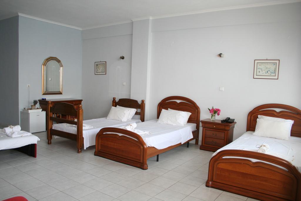 Revis Station Plataria Hotel Екстериор снимка