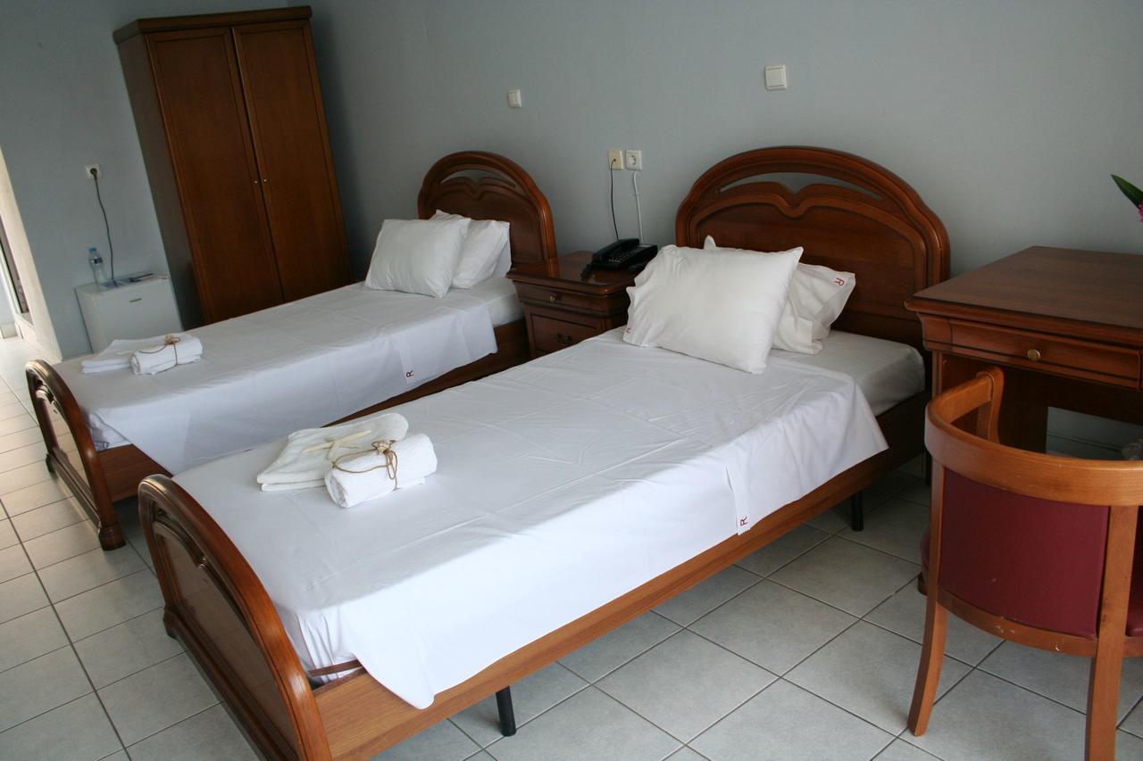 Revis Station Plataria Hotel Екстериор снимка
