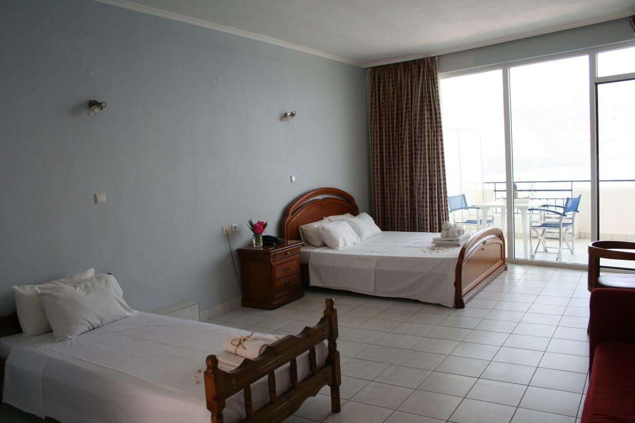 Revis Station Plataria Hotel Екстериор снимка