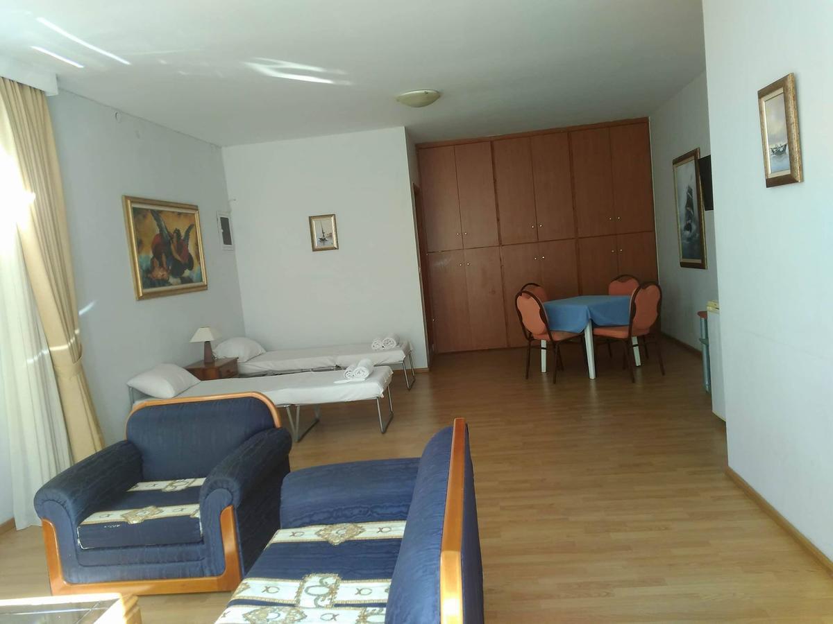 Revis Station Plataria Hotel Екстериор снимка