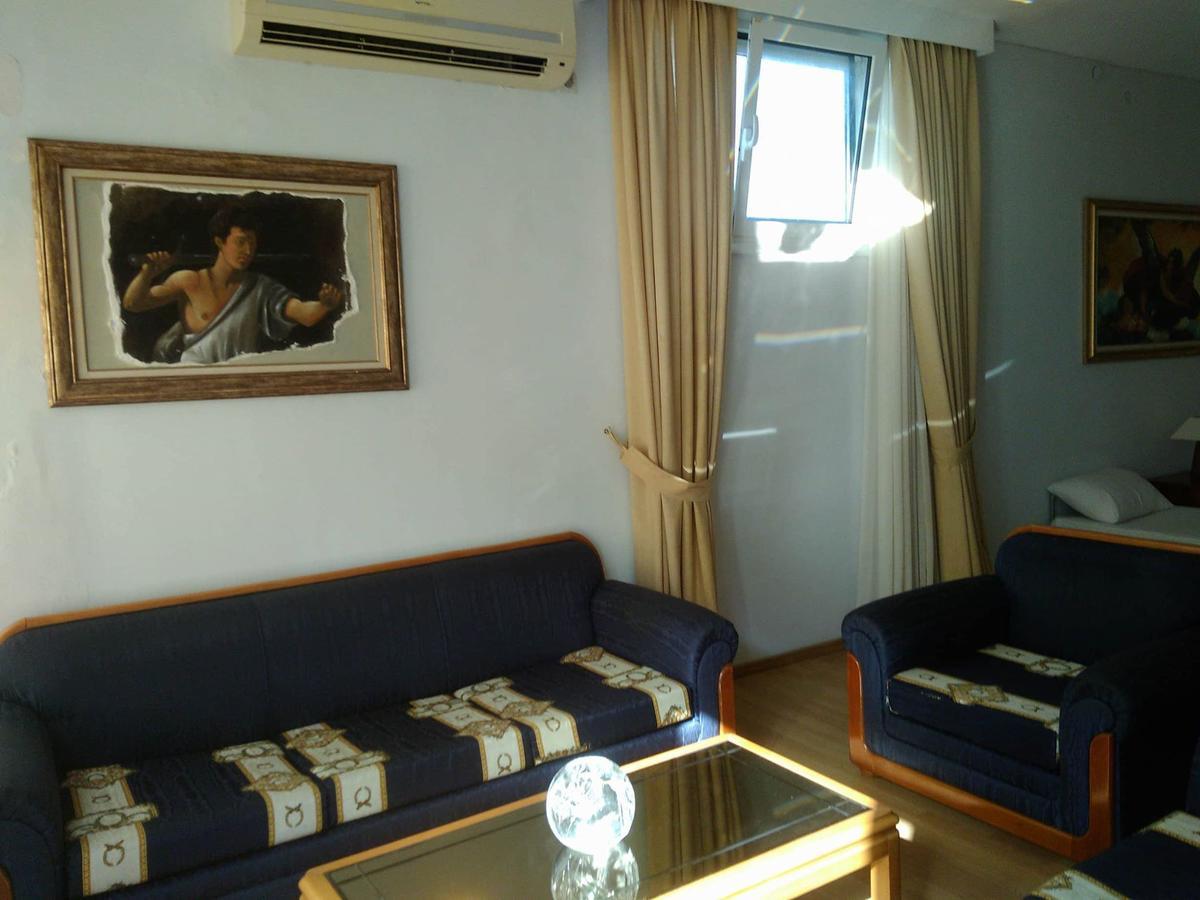 Revis Station Plataria Hotel Екстериор снимка