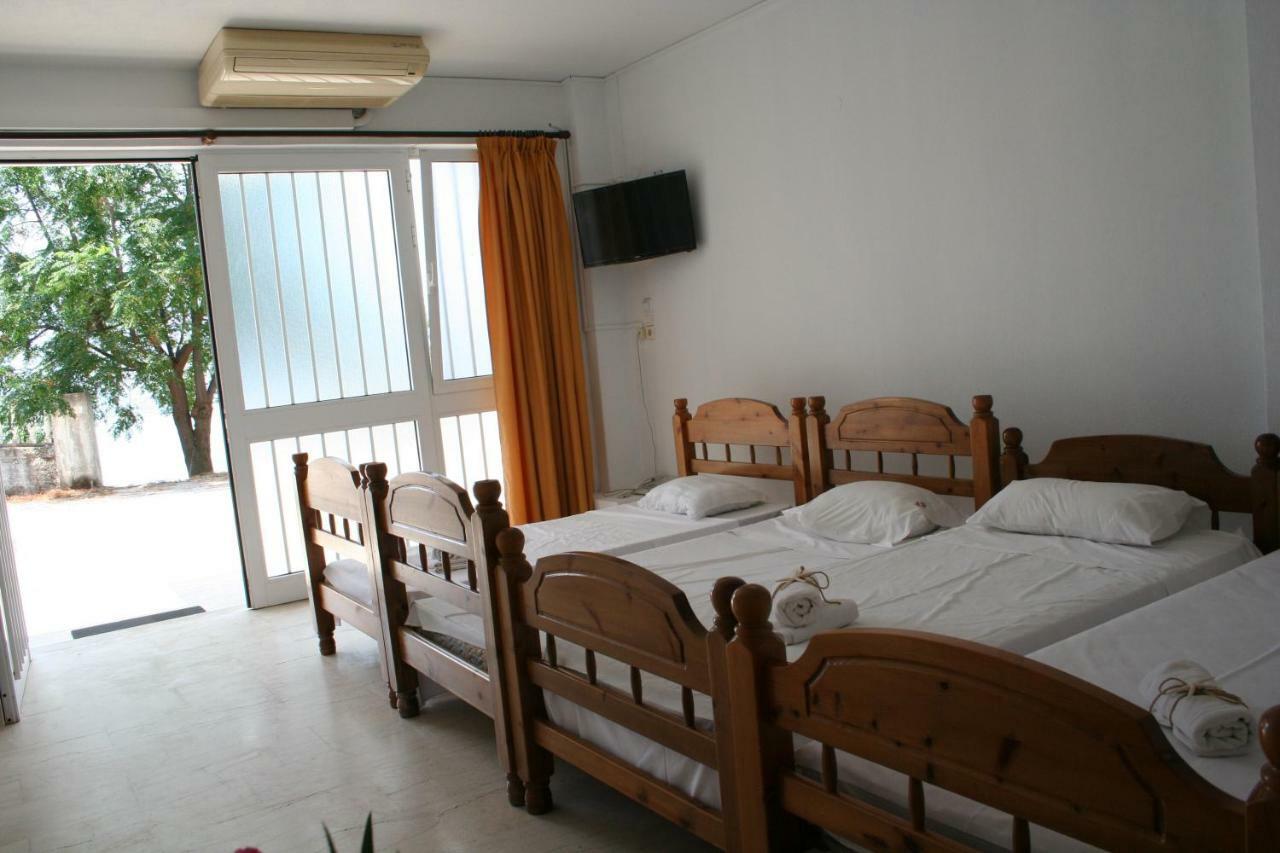 Revis Station Plataria Hotel Екстериор снимка